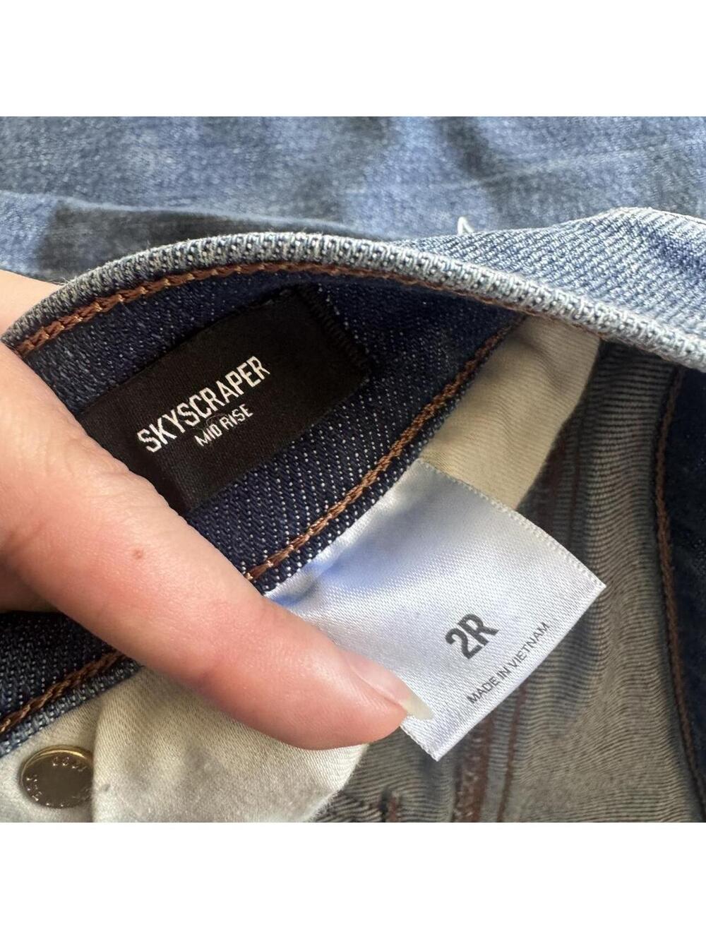 Express Mid Rise Jeans Size 2R - Picture 3 of 3